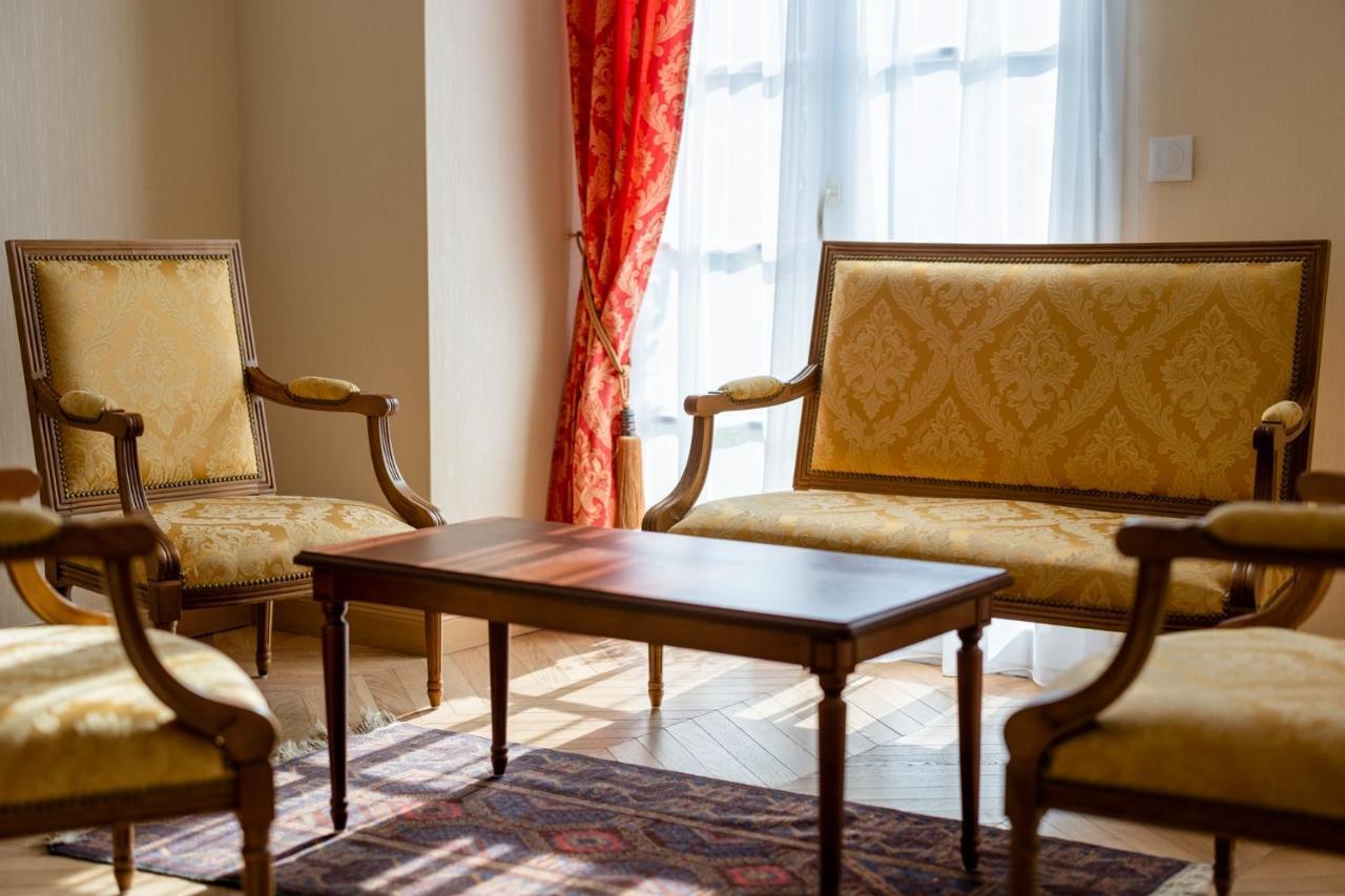 Villa Medicis Versailles Saint-Cyr-lʼÉcole エクステリア 写真